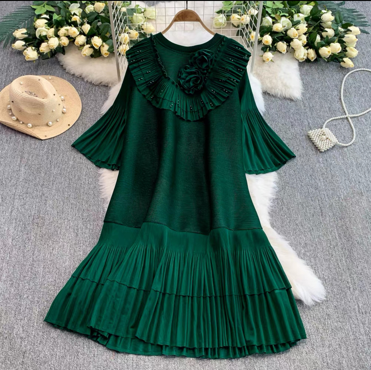 Sanzhai 2025 new lotus leaf edge three-dimensional flower nail bead loose oversized pleated heavy industry European and American cross-border dress Sanzhai 2025 new lotus leaf edge three-dimensional flower nail bead loose oversized pleated heavy industry European and American cross-border dress
