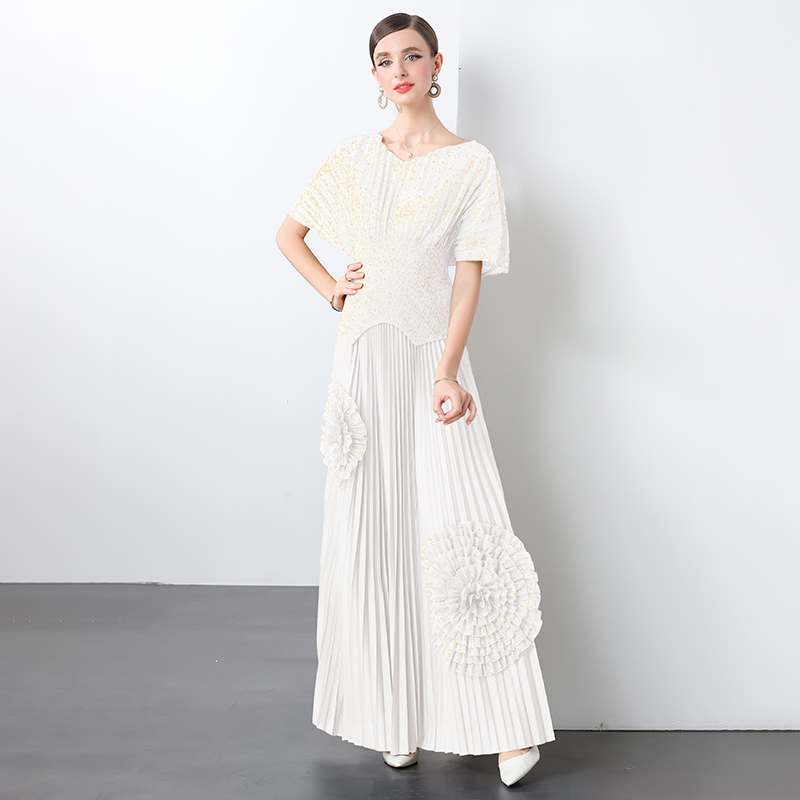 Miyake 2025 European and American style hot stamping bat sleeves pleated top pleated half skirt cross-border fashion women's suit Miyake 2025 European and American style hot stamping bat sleeves pleated top pleated half skirt cross-border fashion women's suit