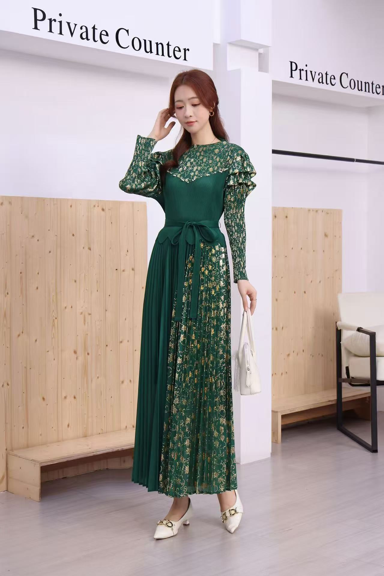 Cross border European and American three bedroom bubble sleeve hot stamping pleated lace up pleated dress long sleeved autumn patchwork French women's clothing Cross border European and American three bedroom bubble sleeve hot stamping pleated lace up pleated dress long sleeved autumn patchwork French women's clothing