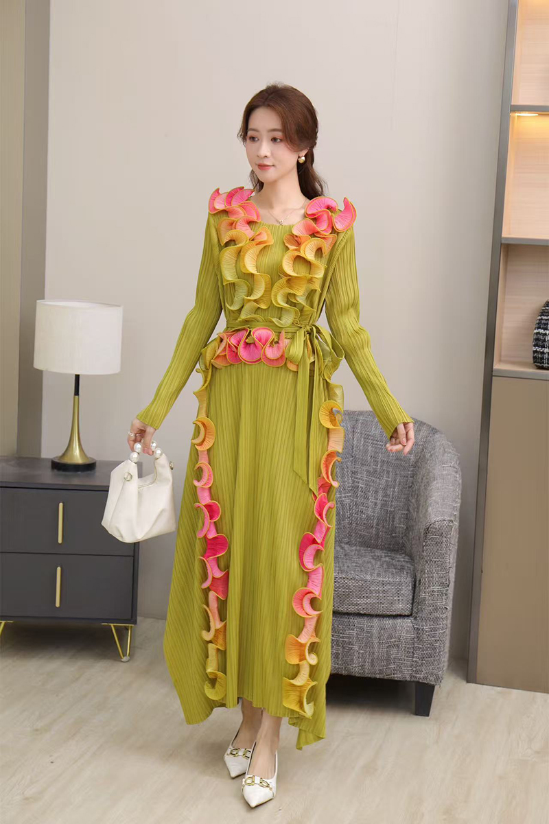 Miyake Cross border Mushroom Edge Gradient Color Heavy Industry Design Long Dress with Waist cinching for slimming and loose fit Banquet Lotus Leaf Edge Dress