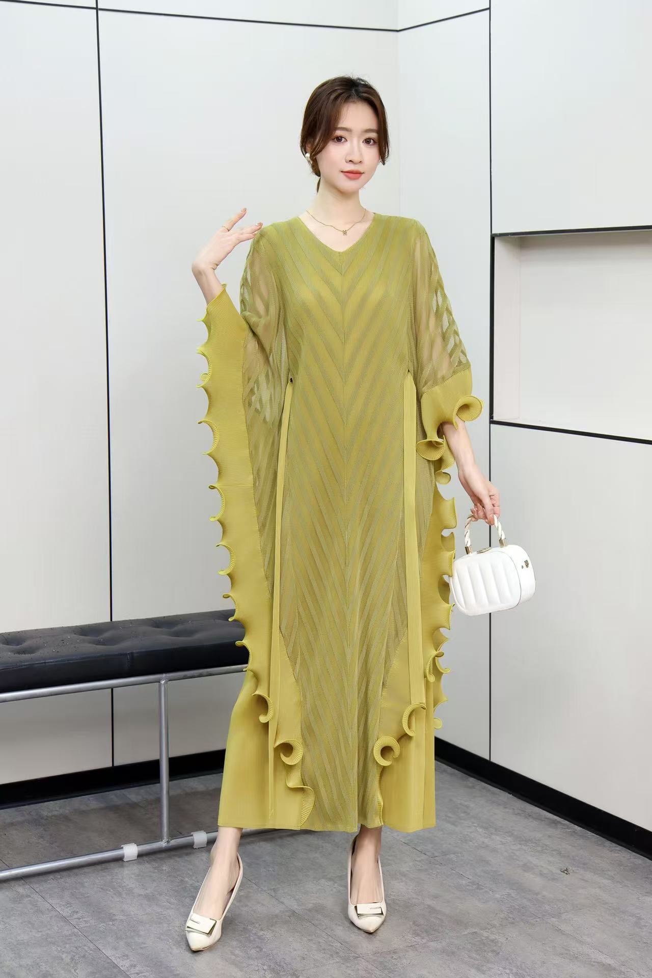 Sanzhai Foreign Trade Secret Edge Mushroom Edge Mesh Fake Two Irregular Design Fold Dress Large Women's Wear Sanzhai Foreign Trade Secret Edge Mushroom Edge Mesh Fake Two Irregular Design Fold Dress Large Women's Wear