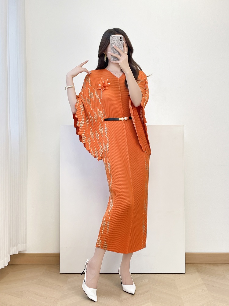 European and American batball sleeves, hot stamping three-dimensional flower decoration belt, slim fit long skirt, cross-border dragon scale pleat, autumn three bedroom women's clothing European and American batball sleeves, hot stamping three-dimensional flower decoration belt, slim fit long skirt, cross-border dragon scale pleat, autumn three bedroom women's clothing