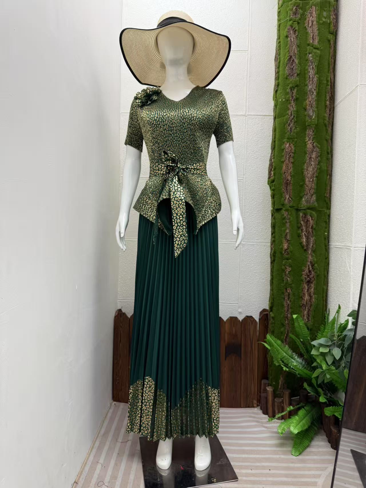 Gilded pleated irregular design with three-dimensional decorative plate flower top, Miyake pleated versatile half skirt, women's set skirt Gilded pleated irregular design with three-dimensional decorative plate flower top, Miyake pleated versatile half skirt, women's set skirt