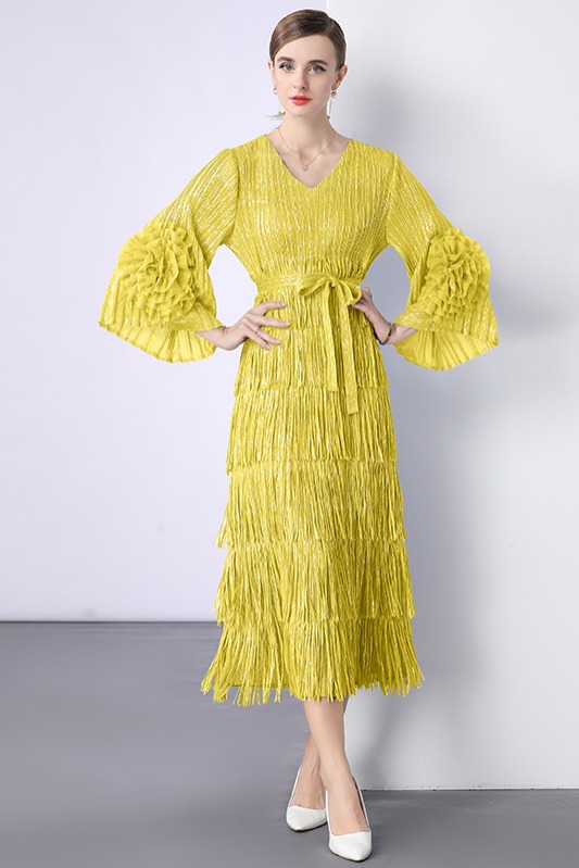 Wrinkle, gold foil, tassel, foreign trade dress, plate flower, flared sleeves, design sense, three house European and American style, autumn lace up long skirt Wrinkle, gold foil, tassel, foreign trade dress, plate flower, flared sleeves, design sense, three house European and American style, autumn lace up long skirt