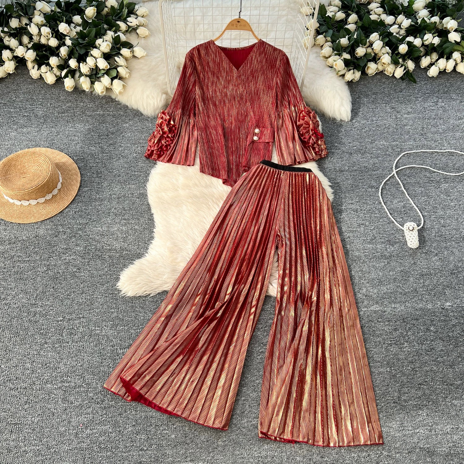 Miyake European and American retro style hot stamping pleated set, three-dimensional plate flower trumpet sleeve top+high waist wide leg long pants Miyake European and American retro style hot stamping pleated set, three-dimensional plate flower trumpet sleeve top+high waist wide leg long pants