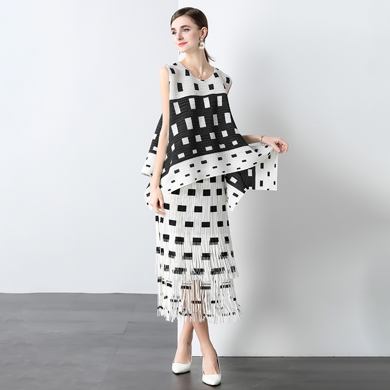 Miyake Printing 2025 Cross border Europe, America, Africa Wrinkle Set, Hanging Loose Sleeveless T-shirt, Double layer Tassel Half Skirt Miyake Printing 2025 Cross border Europe, America, Africa Wrinkle Set, Hanging Loose Sleeveless T-shirt, Double layer Tassel Half Skirt