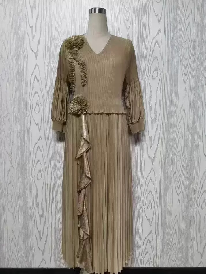 Folded European and American cross-border autumn hot stamping nail bead lotus leaf long dress elegant loose dress three-dimensional decoration flowers Folded European and American cross-border autumn hot stamping nail bead lotus leaf long dress elegant loose dress three-dimensional decoration flowers