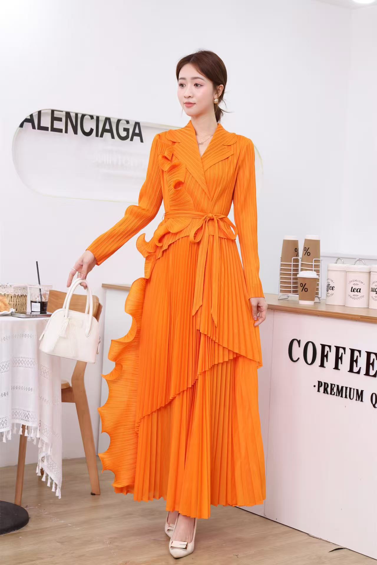 Wrinkled European and American fungus side length skirt with autumn design sense, ruffled edge straps, waist cinching suit collar dress, cross-border women's dress Wrinkled European and American fungus side length skirt with autumn design sense, ruffled edge straps, waist cinching suit collar dress, cross-border women's dress