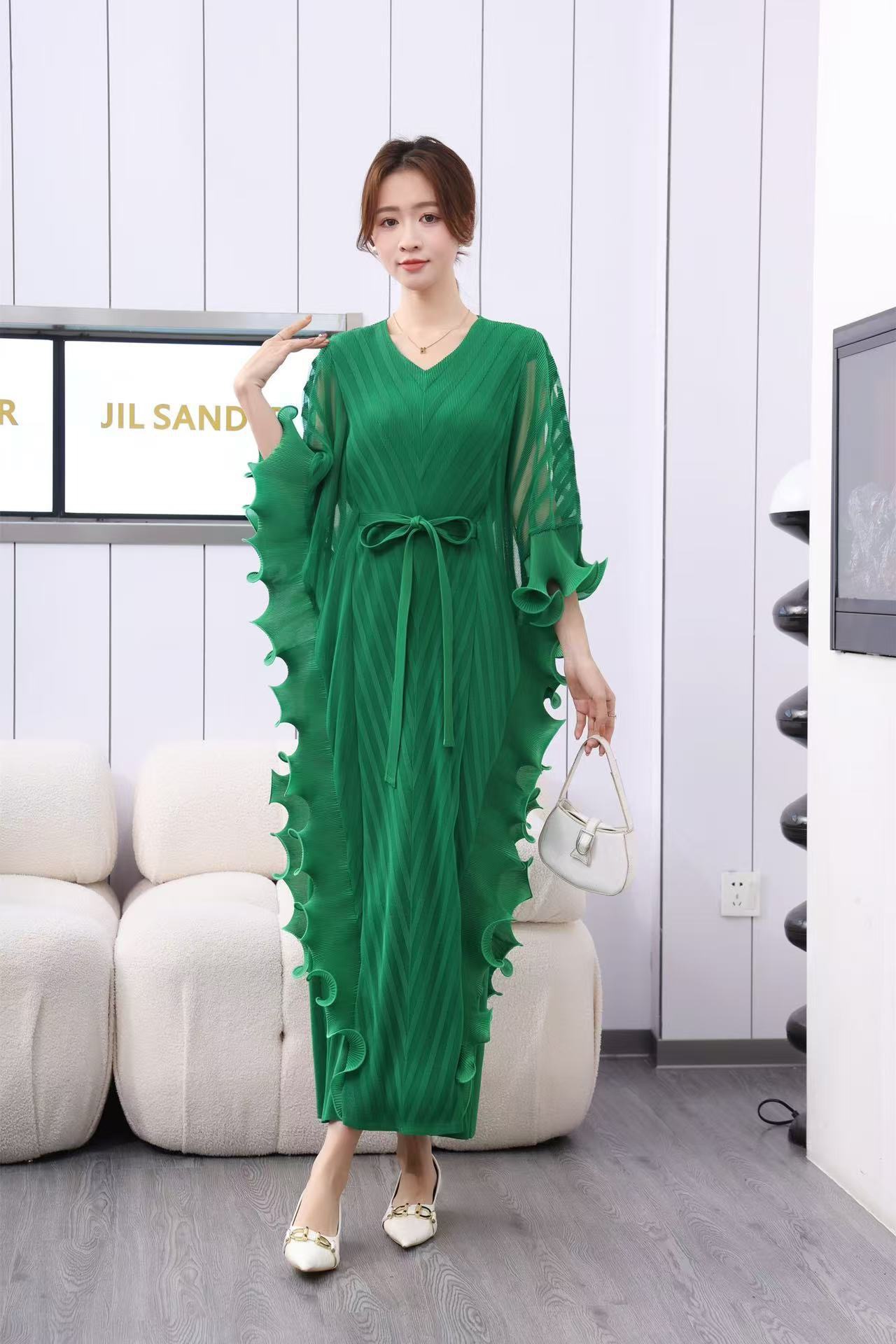Sanzhai Foreign Trade Secret Edge Mushroom Edge Mesh Fake Two Irregular Design Fold Dress Large Women's Wear Sanzhai Foreign Trade Secret Edge Mushroom Edge Mesh Fake Two Irregular Design Fold Dress Large Women's Wear