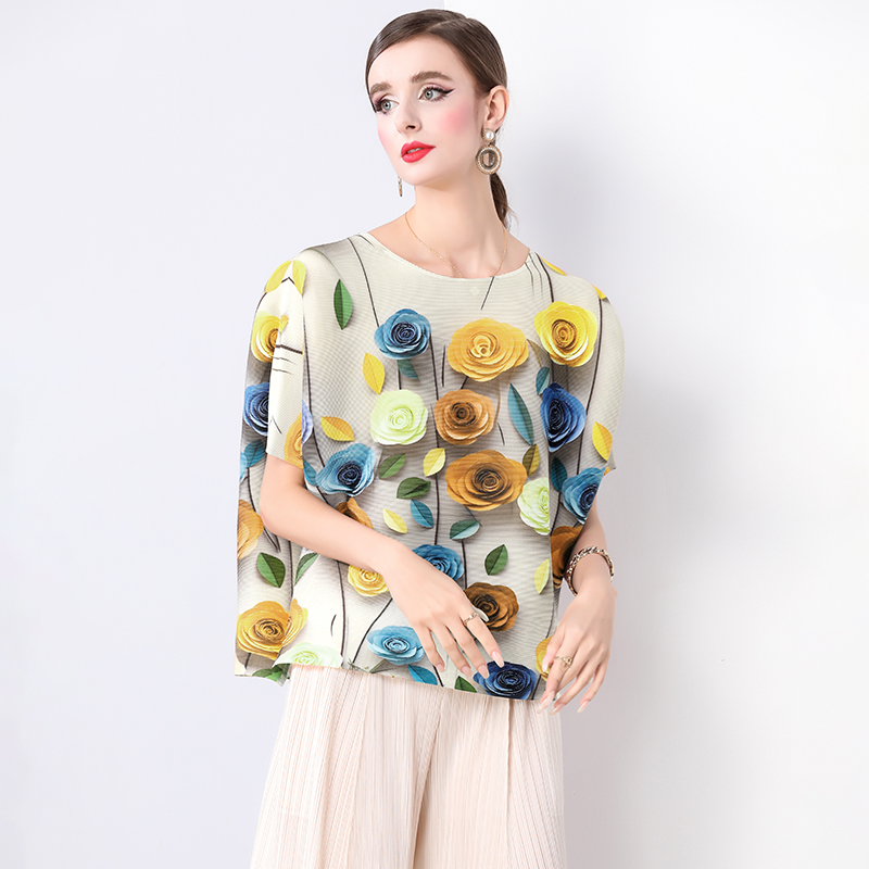 Miyake's new pleated versatile T-shirt with a simple and age reducing rose print, loose and comfortable top for women Miyake's new pleated versatile T-shirt with a simple and age reducing rose print, loose and comfortable top for women