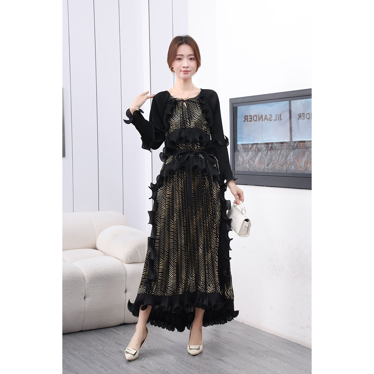 Sanzhai 2025 Heavy Industry Foreign Trade Folded Fungus Edge Tight Edge Strap Splicing Gold Plated Dress with Crimson Fold Large Size Dress Sanzhai 2025 Heavy Industry Foreign Trade Folded Fungus Edge Tight Edge Strap Splicing Gold Plated Dress with Crimson Fold Large Size Dress