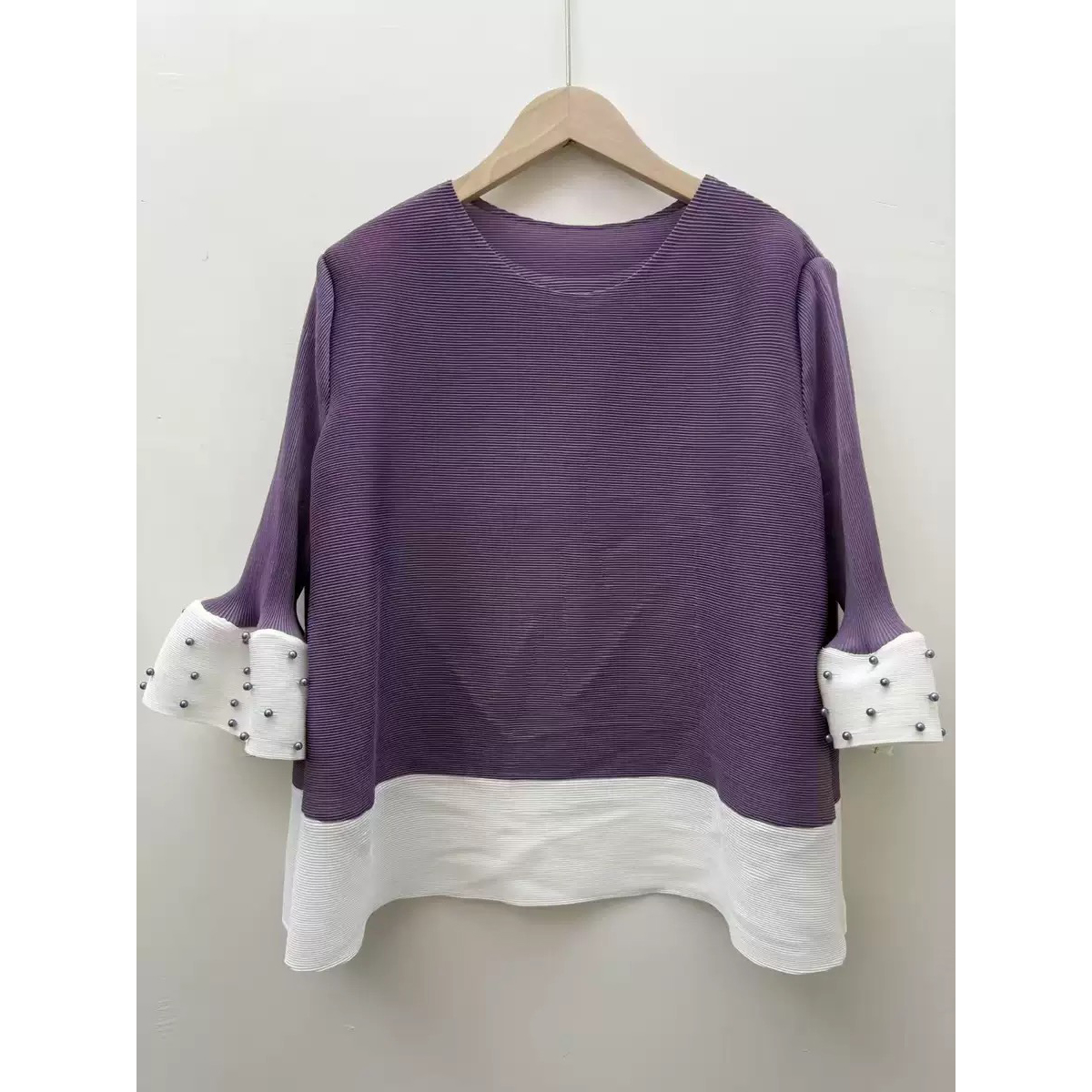 Wrinkle color blocked nail bead top, fashionable and versatile, simple European and American loose cross-border splicing long sleeved T-shirt, autumn jacket Wrinkle color blocked nail bead top, fashionable and versatile, simple European and American loose cross-border splicing long sleeved T-shirt, autumn jacket