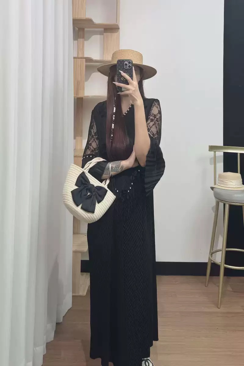 Cross border Europe, America, Africa plus size design sense lace pleated nail drill tassel three-dimensional flower trumpet sleeve women's dress Cross border Europe, America, Africa plus size design sense lace pleated nail drill tassel three-dimensional flower trumpet sleeve women's dress