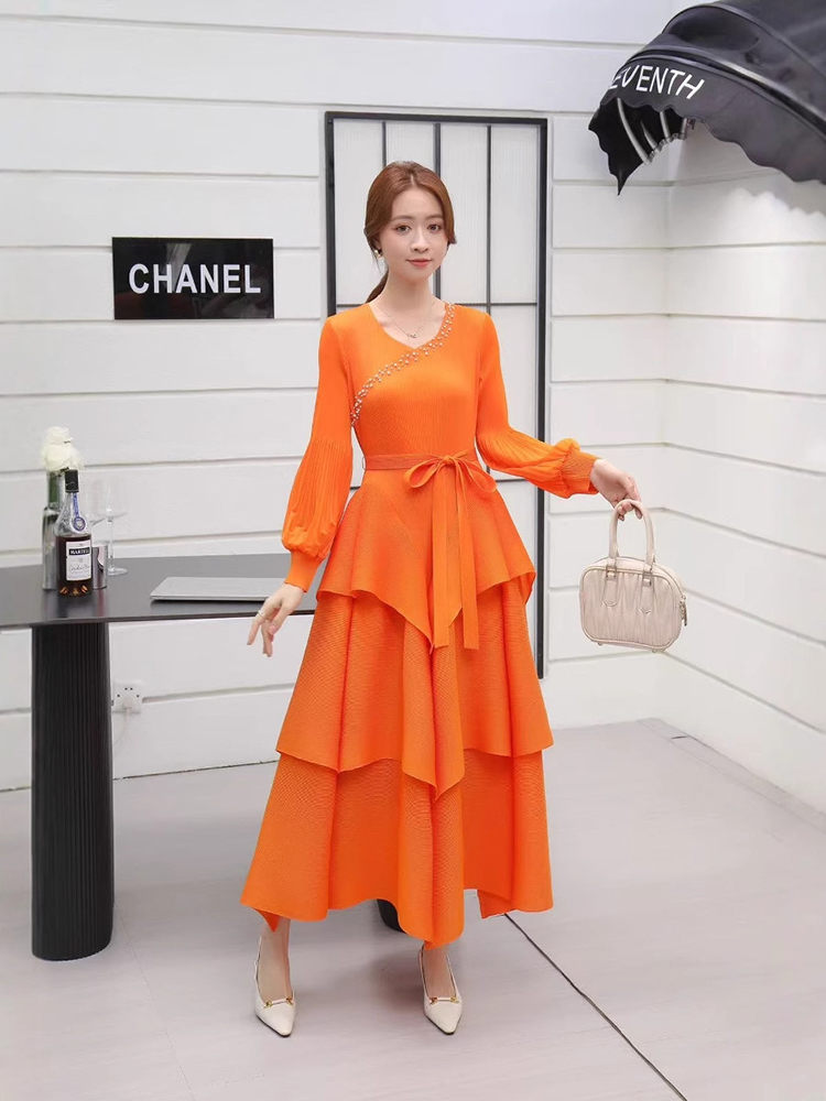 Miyake Cross border 2025 Wrinkled Nail Bead Cake Skirt with Strap Up for Slimming, High Waist, Trumpet Sleeve Style, Medium to Long Dress Miyake Cross border 2025 Wrinkled Nail Bead Cake Skirt with Strap Up for Slimming, High Waist, Trumpet Sleeve Style, Medium to Long Dress