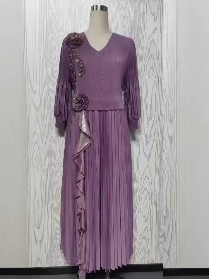 Folded European and American cross-border autumn hot stamping nail bead lotus leaf long dress elegant loose dress three-dimensional decoration flowers Folded European and American cross-border autumn hot stamping nail bead lotus leaf long dress elegant loose dress three-dimensional decoration flowers