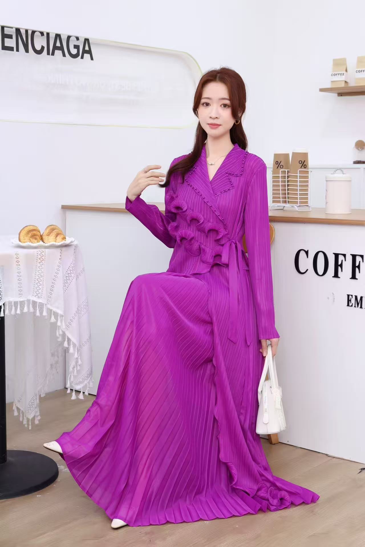 Folded autumn heavy industry nail bead lapel tie, waist cinching, irregular pleated long skirt, black fungus edge women's cross-border dress Folded autumn heavy industry nail bead lapel tie, waist cinching, irregular pleated long skirt, black fungus edge women's cross-border dress