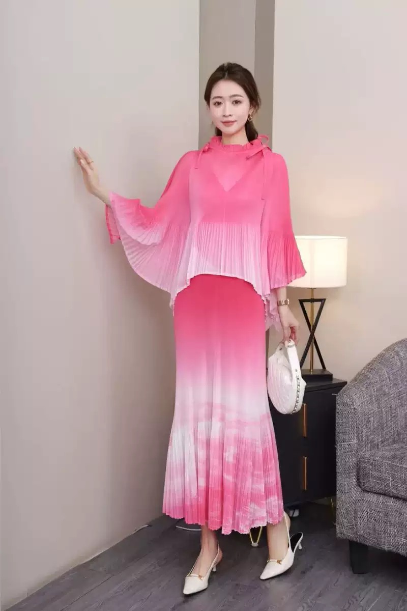 Miyake 2025 Cross border Printed Wrinkle Set Large Women's Horn Sleeve Drawstring Loose Top Hundred Fold Bag Hip Skirt Miyake 2025 Cross border Printed Wrinkle Set Large Women's Horn Sleeve Drawstring Loose Top Hundred Fold Bag Hip Skirt