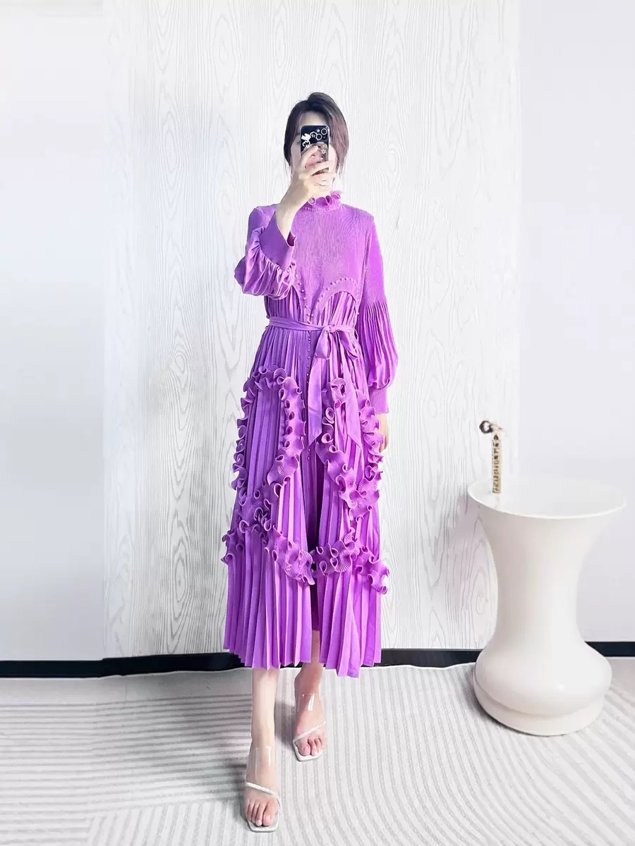 Black fungus edge three-dimensional decoration palace style pleated dress design sense lantern sleeves pleated European and American foreign trade women's long dress Black fungus edge three-dimensional decoration palace style pleated dress design sense lantern sleeves pleated European and American foreign trade women's long dress