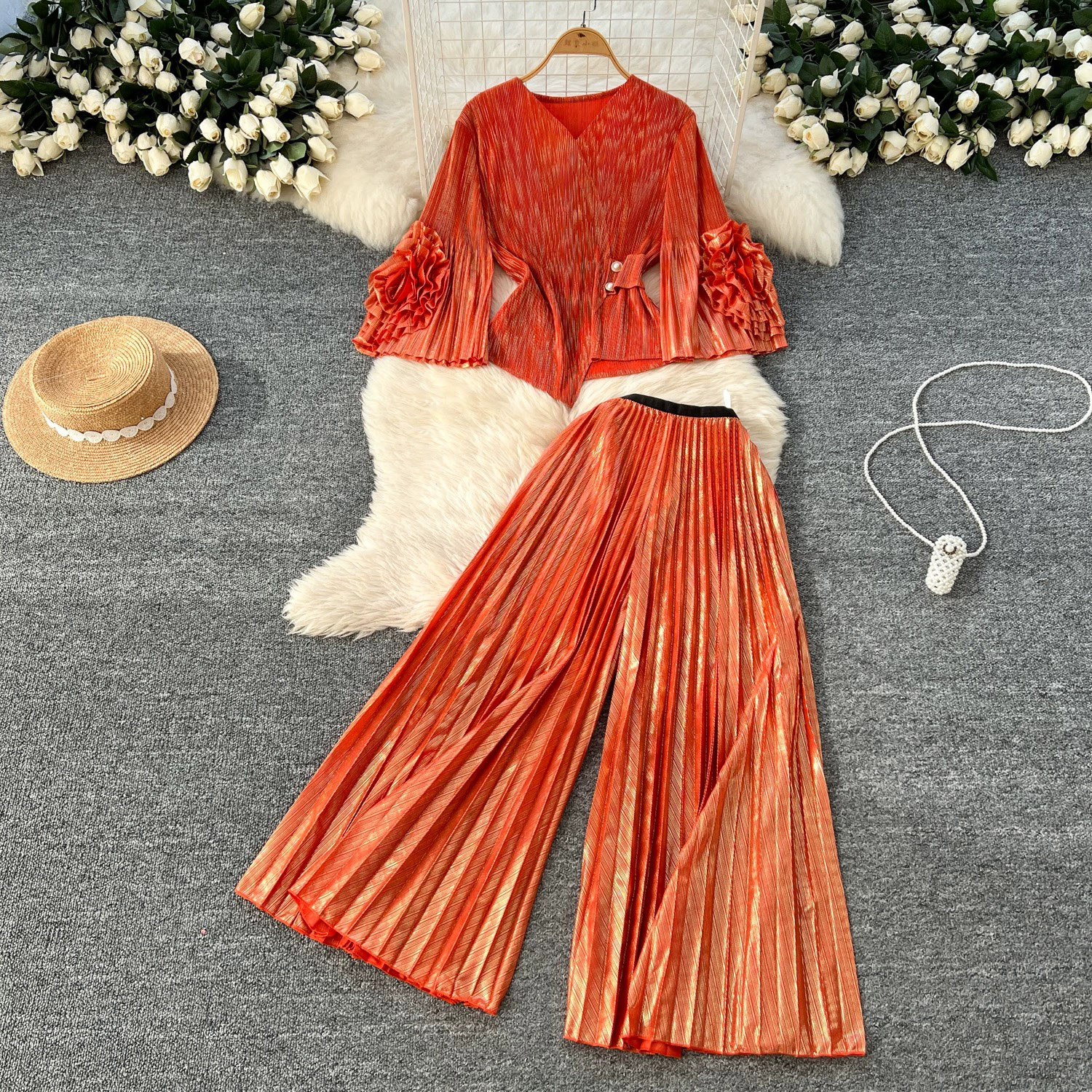 Miyake European and American retro style hot stamping pleated set, three-dimensional plate flower trumpet sleeve top+high waist wide leg long pants Miyake European and American retro style hot stamping pleated set, three-dimensional plate flower trumpet sleeve top+high waist wide leg long pants