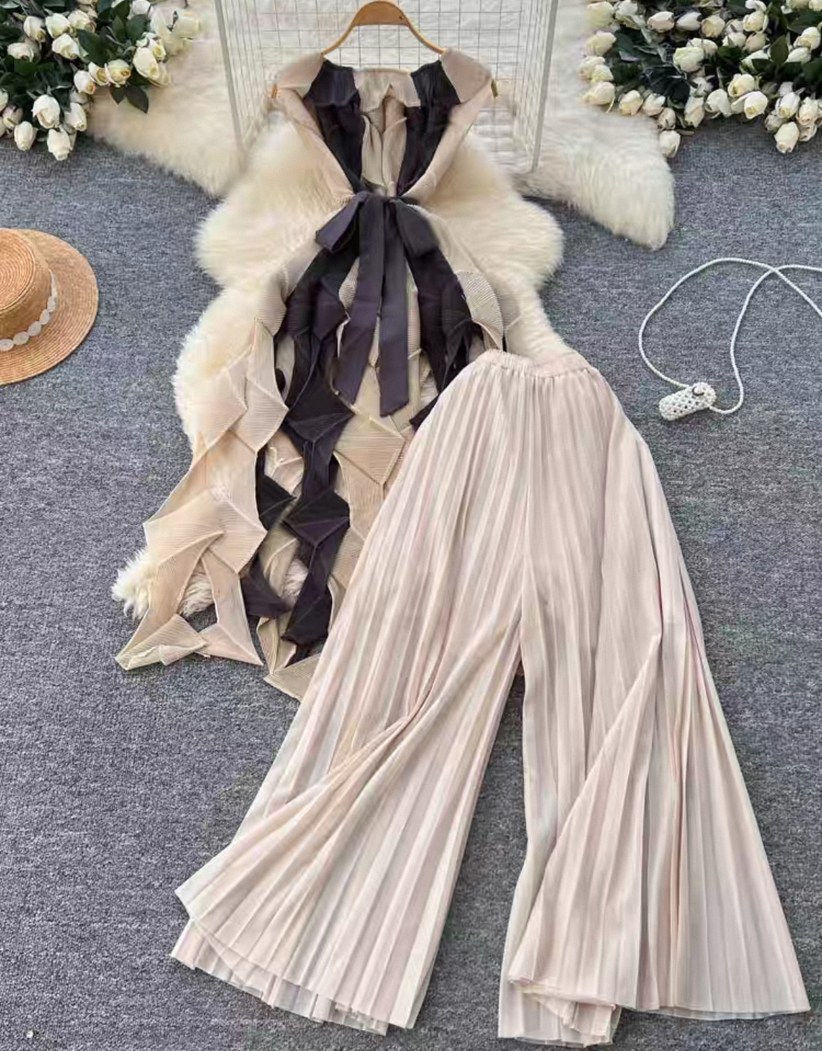 Miyake European and American foreign trade design sense, irregular folds, contrasting color straps, pleated top, high waisted pleated pants, women's suit Miyake European and American foreign trade design sense, irregular folds, contrasting color straps, pleated top, high waisted pleated pants, women's suit