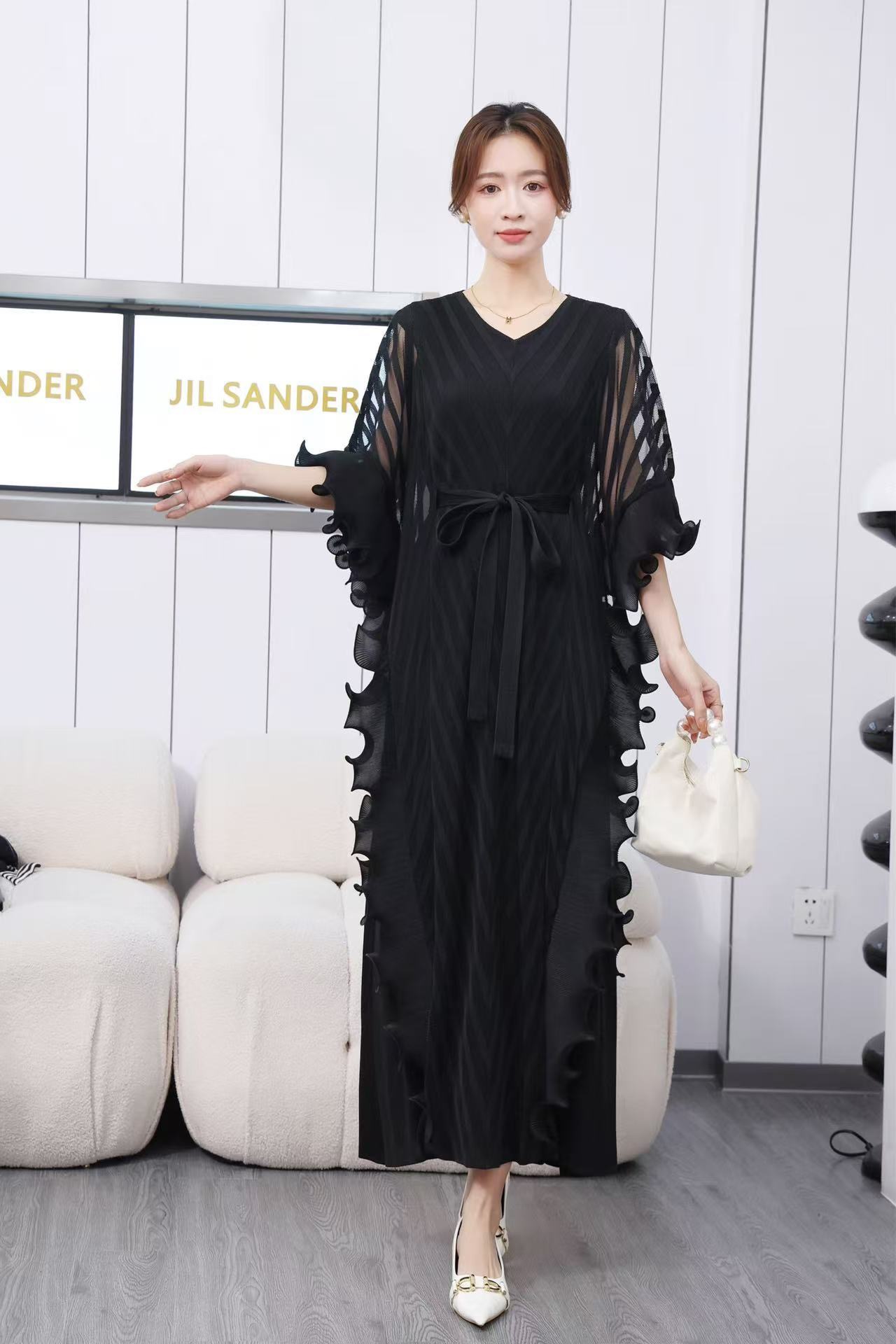 Sanzhai Foreign Trade Secret Edge Mushroom Edge Mesh Fake Two Irregular Design Fold Dress Large Women's Wear Sanzhai Foreign Trade Secret Edge Mushroom Edge Mesh Fake Two Irregular Design Fold Dress Large Women's Wear