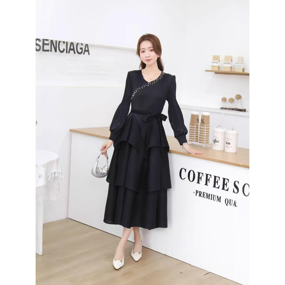 Miyake Cross border 2025 Wrinkled Nail Bead Cake Skirt with Strap Up for Slimming, High Waist, Trumpet Sleeve Style, Medium to Long Dress Miyake Cross border 2025 Wrinkled Nail Bead Cake Skirt with Strap Up for Slimming, High Waist, Trumpet Sleeve Style, Medium to Long Dress