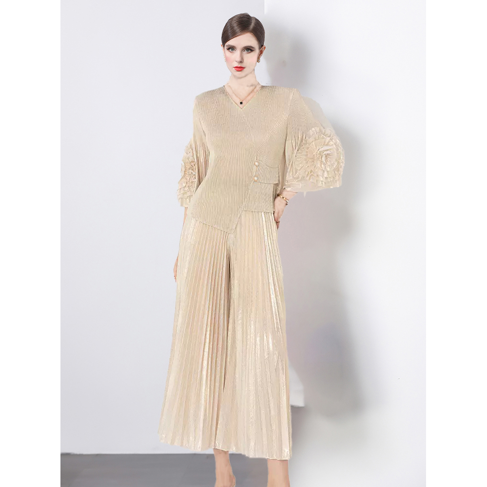 Miyake European and American retro style hot stamping pleated set, three-dimensional plate flower trumpet sleeve top+high waist wide leg long pants Miyake European and American retro style hot stamping pleated set, three-dimensional plate flower trumpet sleeve top+high waist wide leg long pants
