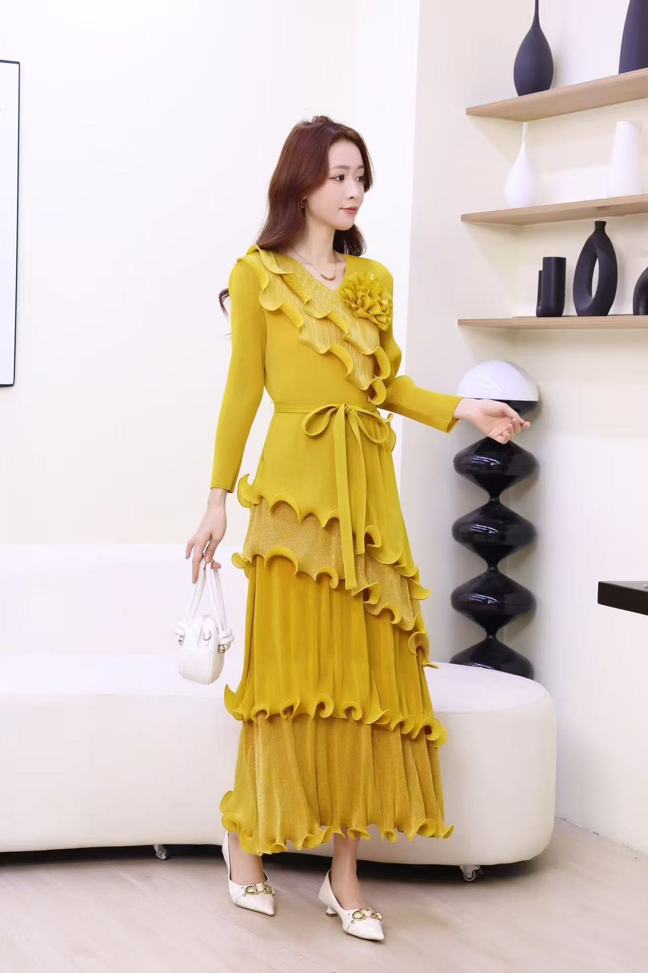 Cross border cake skirt with fungus edge, three-dimensional flower decoration, hot stamping, lace up pleated dress, French European and American pleated dress Cross border cake skirt with fungus edge, three-dimensional flower decoration, hot stamping, lace up pleated dress, French European and American pleated dress