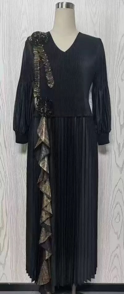 Folded European and American cross-border autumn hot stamping nail bead lotus leaf long dress elegant loose dress three-dimensional decoration flowers Folded European and American cross-border autumn hot stamping nail bead lotus leaf long dress elegant loose dress three-dimensional decoration flowers