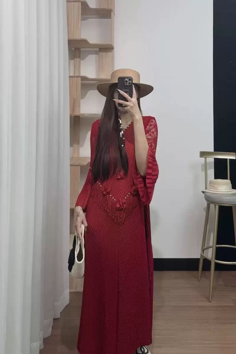 Cross border Europe, America, Africa plus size design sense lace pleated nail drill tassel three-dimensional flower trumpet sleeve women's dress Cross border Europe, America, Africa plus size design sense lace pleated nail drill tassel three-dimensional flower trumpet sleeve women's dress