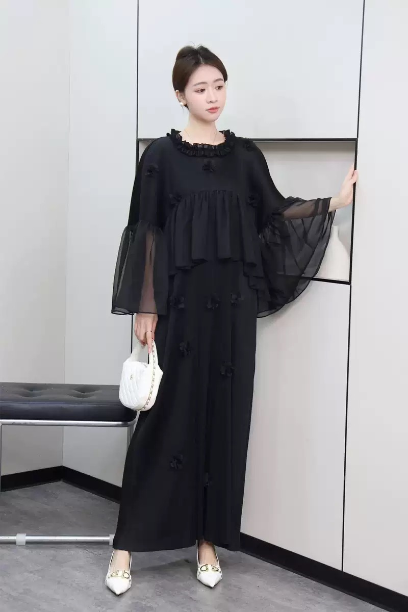 Miyake 2025 foreign trade pleated round neck three-dimensional flower decoration lotus leaf edge flared sleeves loose slimming women's dress Miyake 2025 foreign trade pleated round neck three-dimensional flower decoration lotus leaf edge flared sleeves loose slimming women's dress