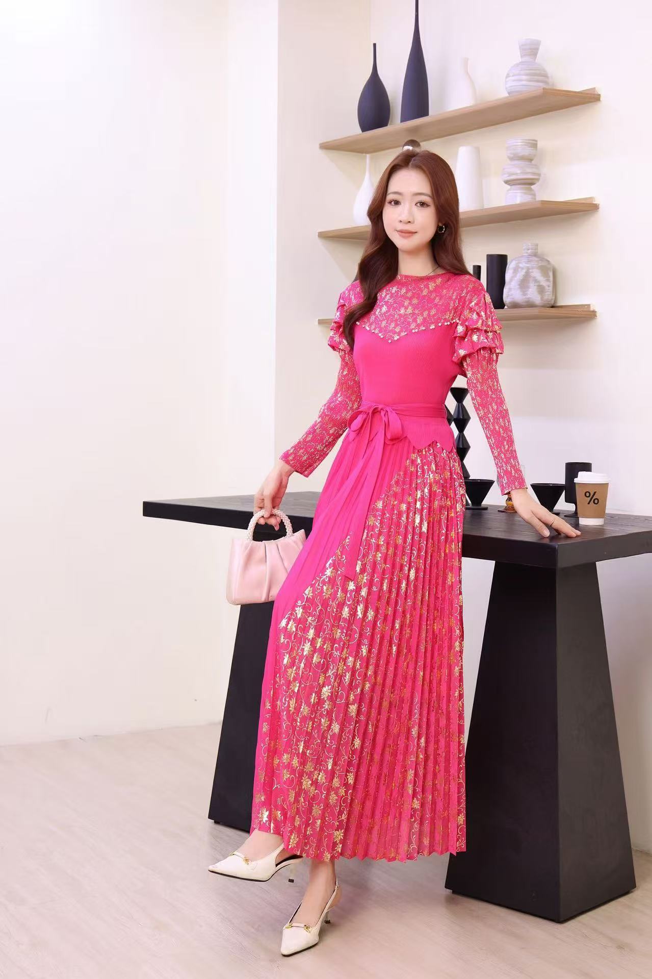 Cross border European and American three bedroom bubble sleeve hot stamping pleated lace up pleated dress long sleeved autumn patchwork French women's clothing