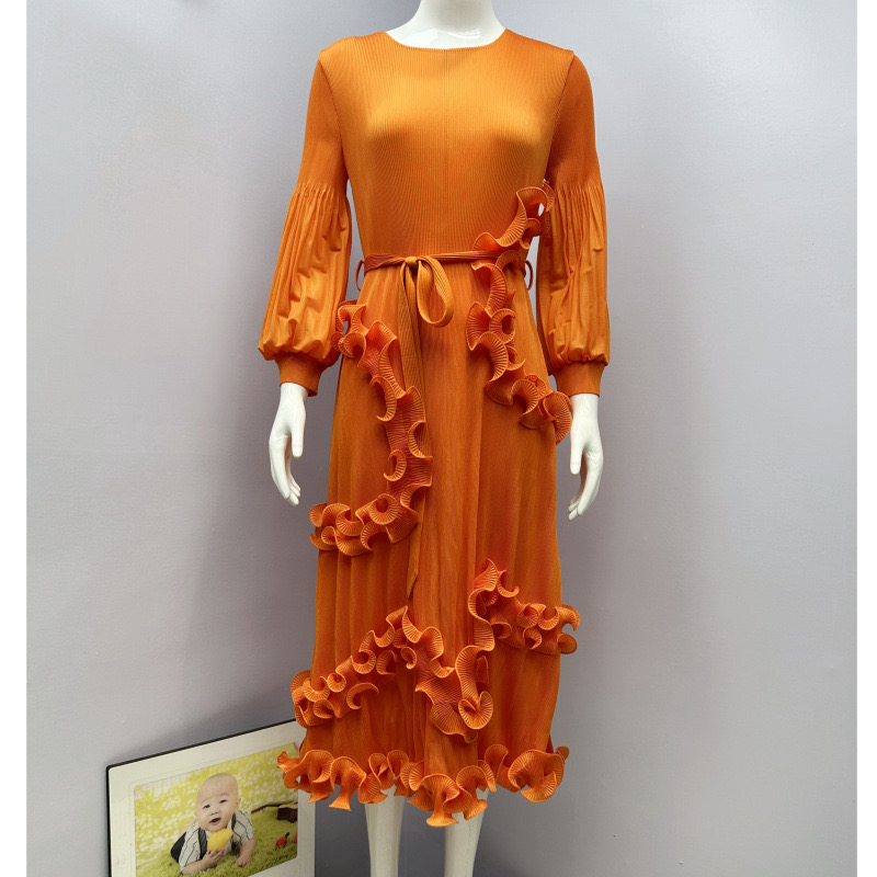 Sanzhai's new European and American style bubble sleeves with pleated black fungus edges, dense edges, three-dimensional lotus leaf edges, and high-end dress design sense Sanzhai's new European and American style bubble sleeves with pleated black fungus edges, dense edges, three-dimensional lotus leaf edges, and high-end dress design sense