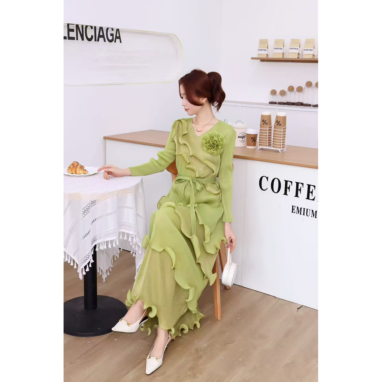 Cross border cake skirt with fungus edge, three-dimensional flower decoration, hot stamping, lace up pleated dress, French European and American pleated dress Cross border cake skirt with fungus edge, three-dimensional flower decoration, hot stamping, lace up pleated dress, French European and American pleated dress