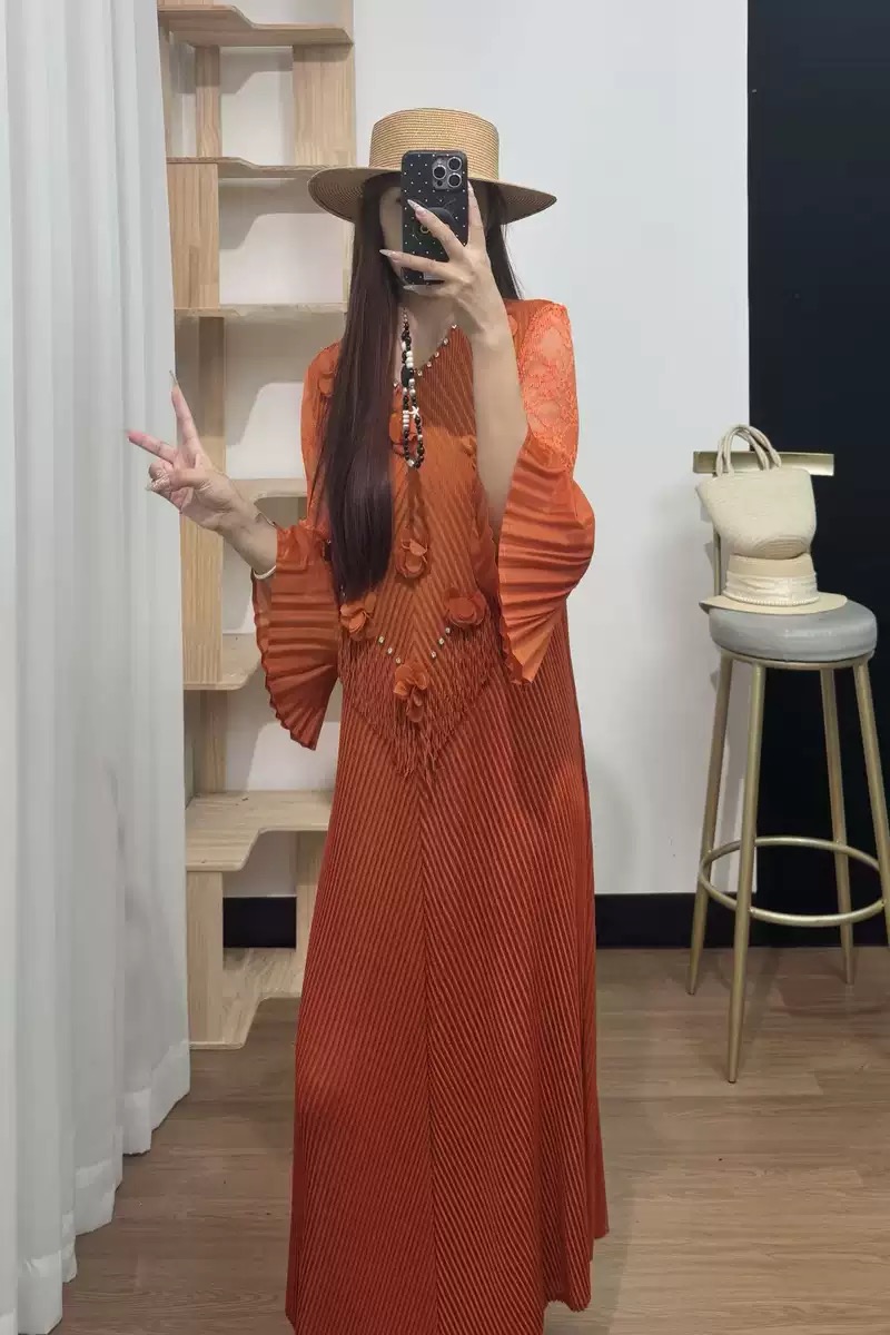 Cross border Europe, America, Africa plus size design sense lace pleated nail drill tassel three-dimensional flower trumpet sleeve women's dress