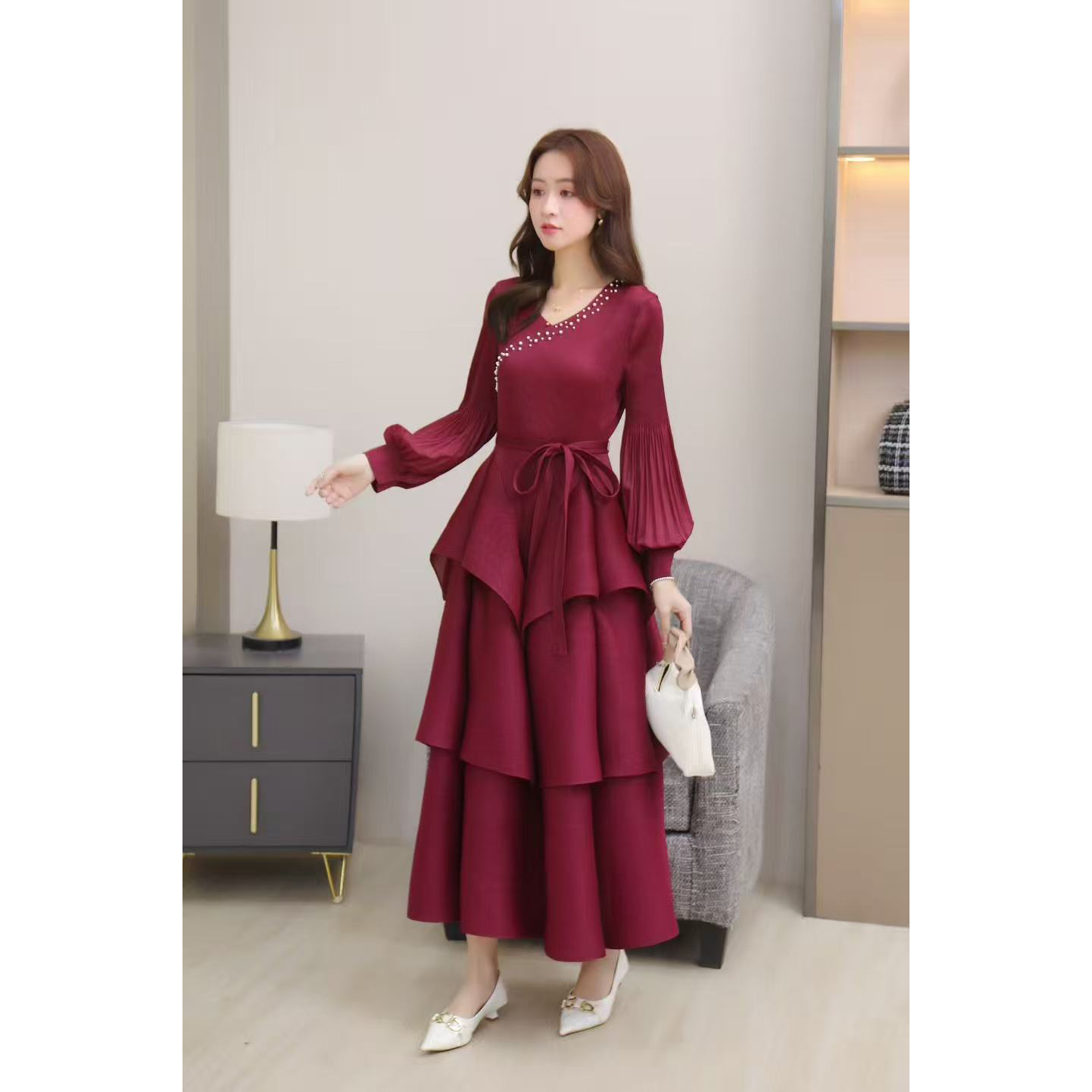 Miyake Cross border 2025 Wrinkled Nail Bead Cake Skirt with Strap Up for Slimming, High Waist, Trumpet Sleeve Style, Medium to Long Dress Miyake Cross border 2025 Wrinkled Nail Bead Cake Skirt with Strap Up for Slimming, High Waist, Trumpet Sleeve Style, Medium to Long Dress