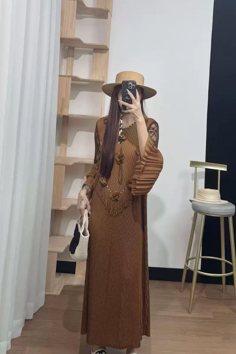 Cross border Europe, America, Africa plus size design sense lace pleated nail drill tassel three-dimensional flower trumpet sleeve women's dress Cross border Europe, America, Africa plus size design sense lace pleated nail drill tassel three-dimensional flower trumpet sleeve women's dress