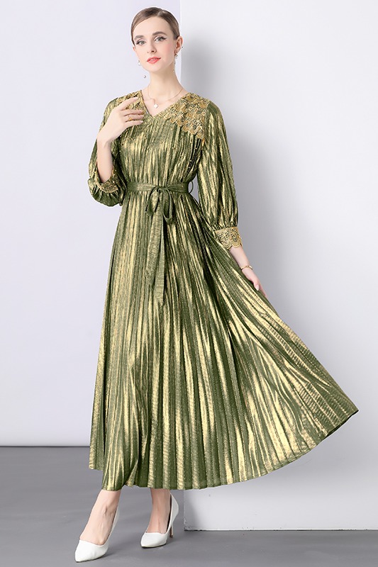 Miyake high-end lace European and American cross-border pleated nail bead hot gold high gloss lantern sleeve dress design sense women's dress Miyake high-end lace European and American cross-border pleated nail bead hot gold high gloss lantern sleeve dress design sense women's dress