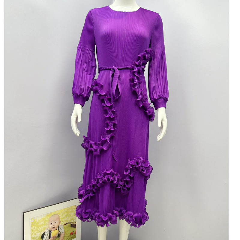 Sanzhai's new European and American style bubble sleeves with pleated black fungus edges, dense edges, three-dimensional lotus leaf edges, and high-end dress design sense Sanzhai's new European and American style bubble sleeves with pleated black fungus edges, dense edges, three-dimensional lotus leaf edges, and high-end dress design sense