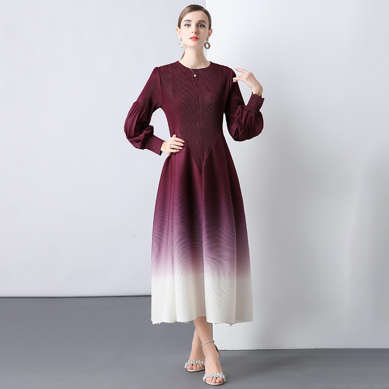 Miyake 2025 European and American cross-border gradient color pleated dress floral bud skirt loose flared sleeve temperament anti-aging dress Miyake 2025 European and American cross-border gradient color pleated dress floral bud skirt loose flared sleeve temperament anti-aging dress