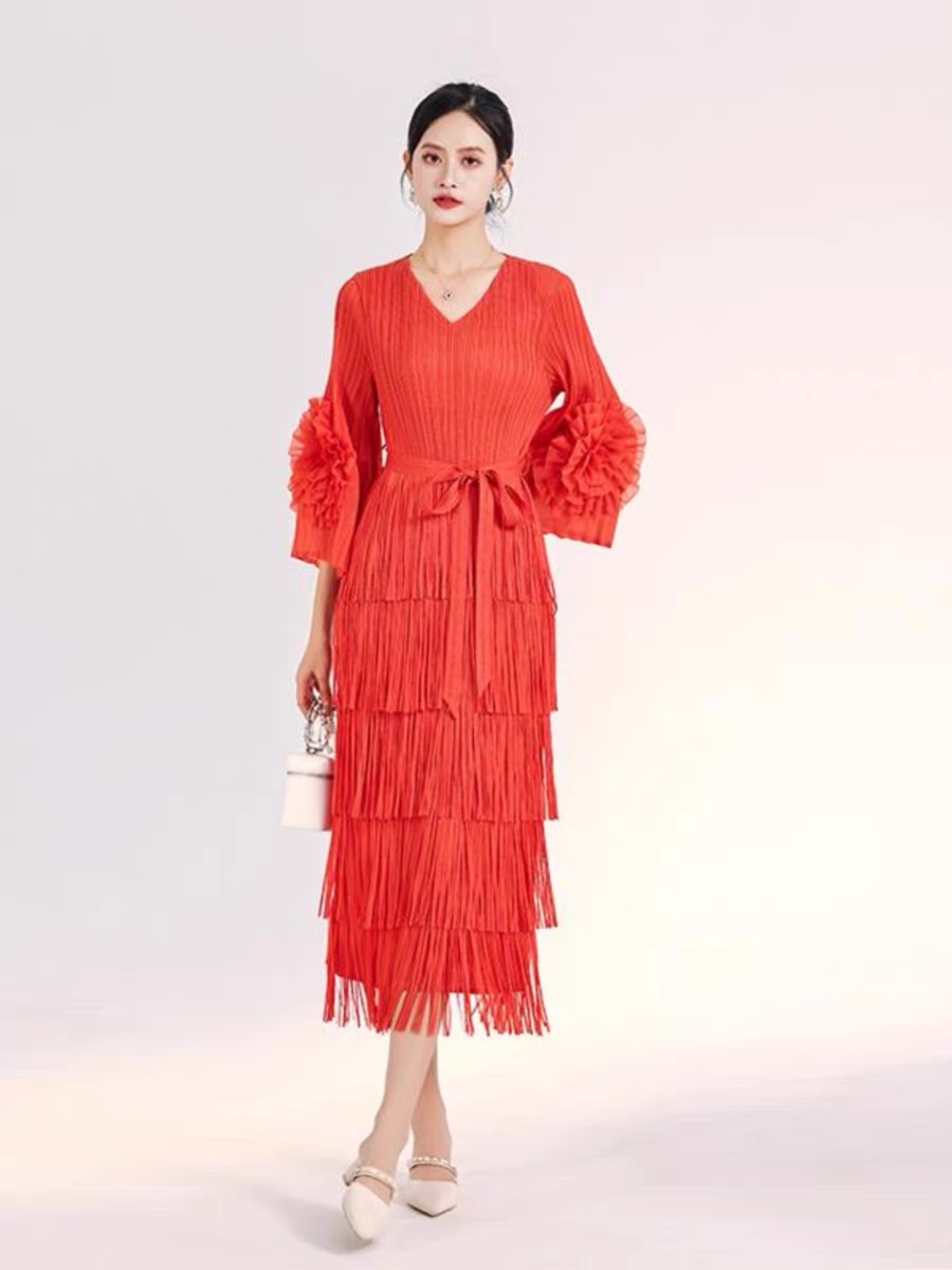 Miyake V-neck tassel plate flower sleeve belt cross-border foreign trade new pleated dress elegant slimming design for women Miyake V-neck tassel plate flower sleeve belt cross-border foreign trade new pleated dress elegant slimming design for women