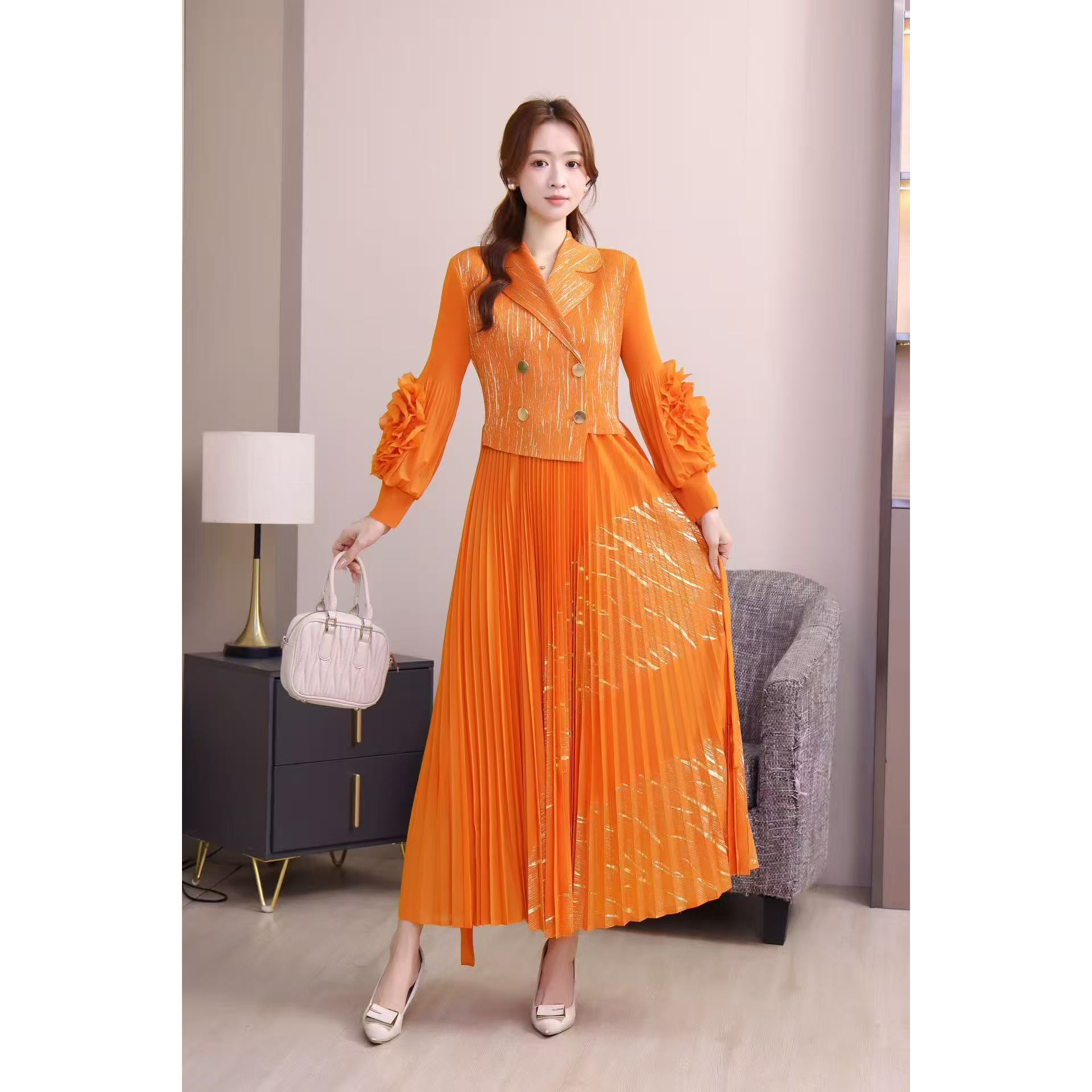 Miyake European and American foreign trade plate flower three-dimensional flower decoration pleated gold foil splicing dress lantern sleeves women's large swing skirt Miyake European and American foreign trade plate flower three-dimensional flower decoration pleated gold foil splicing dress lantern sleeves women's large swing skirt