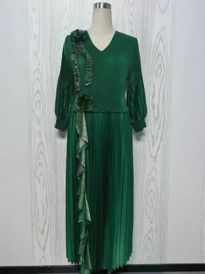 Folded European and American cross-border autumn hot stamping nail bead lotus leaf long dress elegant loose dress three-dimensional decoration flowers Folded European and American cross-border autumn hot stamping nail bead lotus leaf long dress elegant loose dress three-dimensional decoration flowers