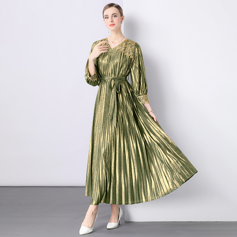 Miyake high-end lace European and American cross-border pleated nail bead hot gold high gloss lantern sleeve dress design sense women's dress Miyake high-end lace European and American cross-border pleated nail bead hot gold high gloss lantern sleeve dress design sense women's dress