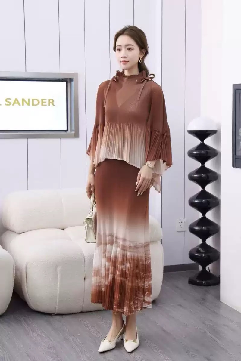 Miyake 2025 Cross border Printed Wrinkle Set Large Women's Horn Sleeve Drawstring Loose Top Hundred Fold Bag Hip Skirt Miyake 2025 Cross border Printed Wrinkle Set Large Women's Horn Sleeve Drawstring Loose Top Hundred Fold Bag Hip Skirt