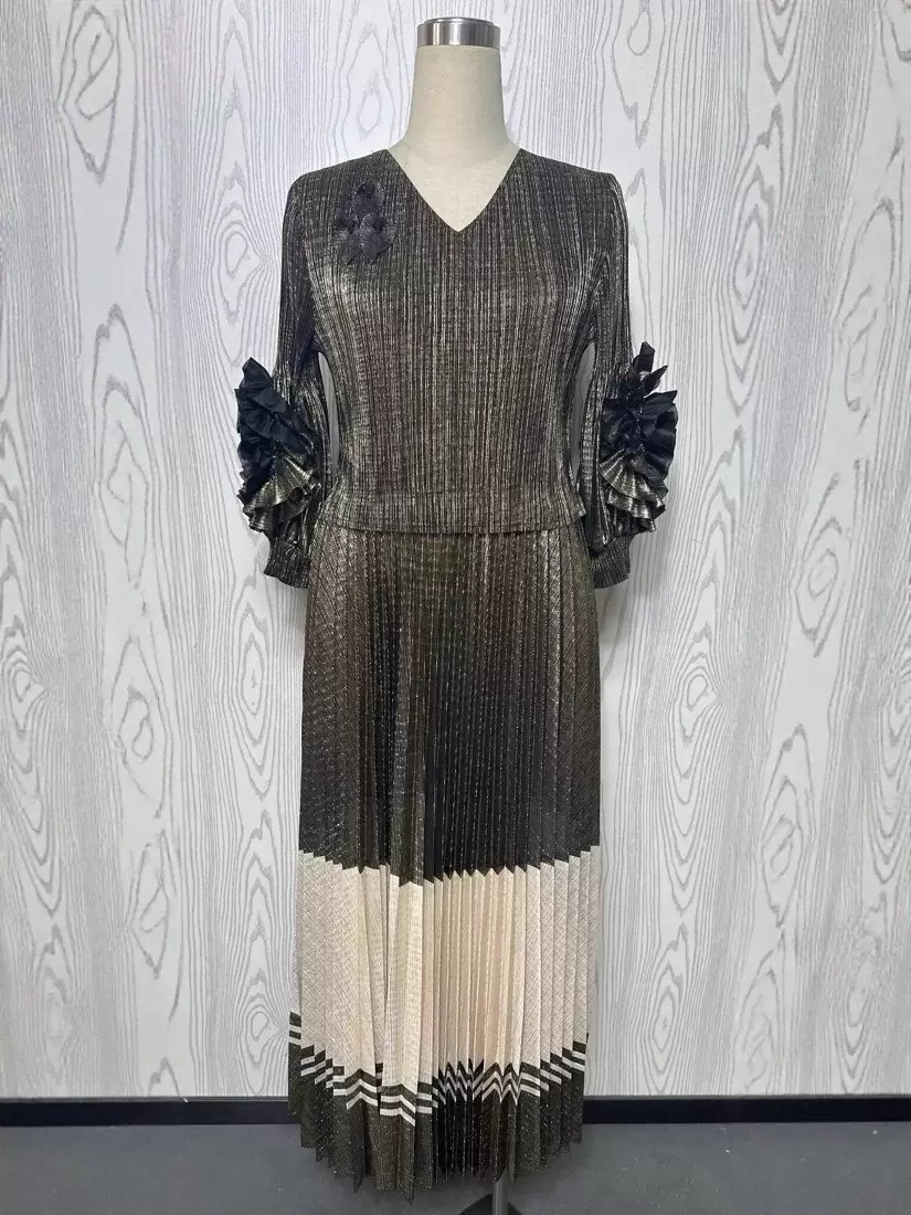 European, American, Middle Eastern Hand Embroidered Folded Gold Plated Dress Cross border 3D Decoration Loose and Elegant Autumn Long Dress European, American, Middle Eastern Hand Embroidered Folded Gold Plated Dress Cross border 3D Decoration Loose and Elegant Autumn Long Dress