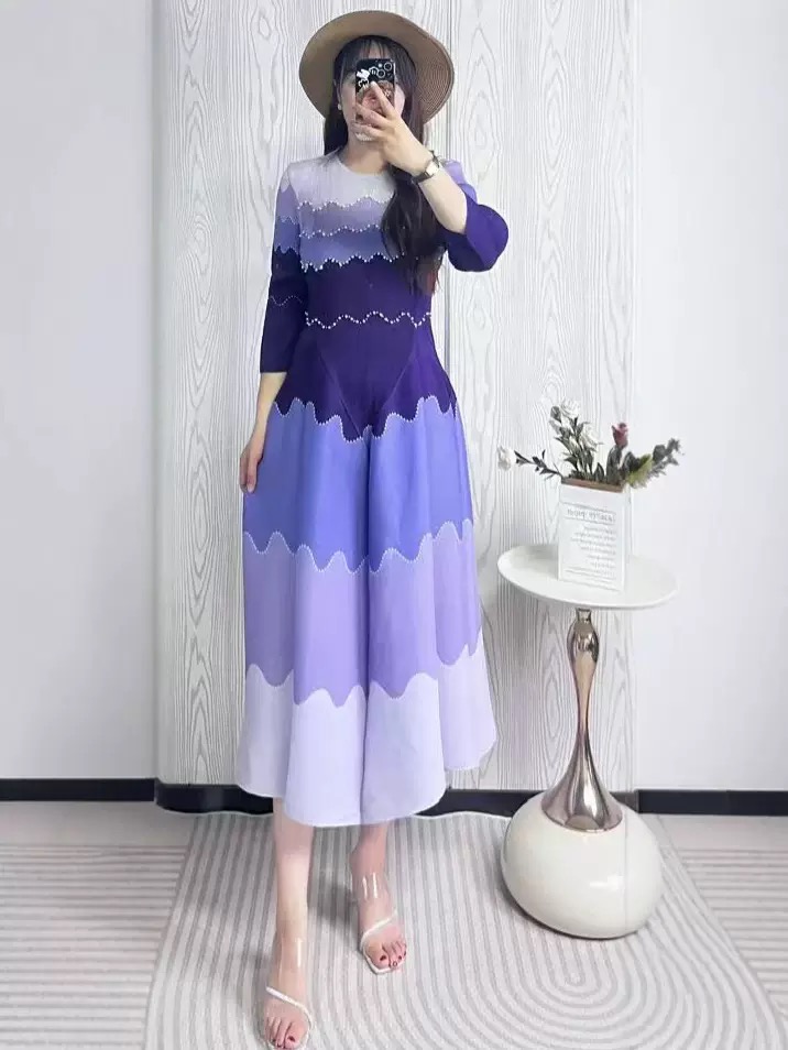 Wrinkle printed nail bead eight piece skirt, European and American cross-border heavy industry pleated color matching, waist cinching, big swing long skirt, three bedroom dress Wrinkle printed nail bead eight piece skirt, European and American cross-border heavy industry pleated color matching, waist cinching, big swing long skirt, three bedroom dress