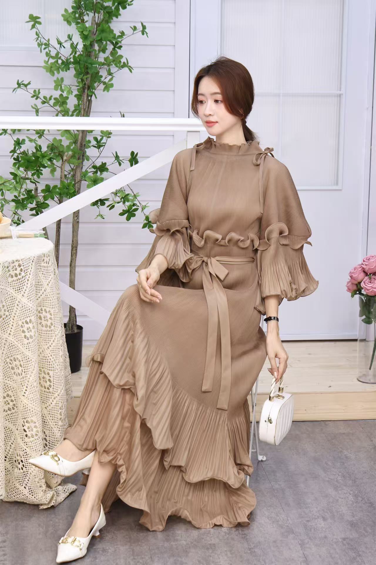 Miyake 2025 New Cross border Mushroom Edge Heavy Industry Design Horn Sleeve Lotus Leaf Edge Retro Wrinkle Women's Dress Miyake 2025 New Cross border Mushroom Edge Heavy Industry Design Horn Sleeve Lotus Leaf Edge Retro Wrinkle Women's Dress