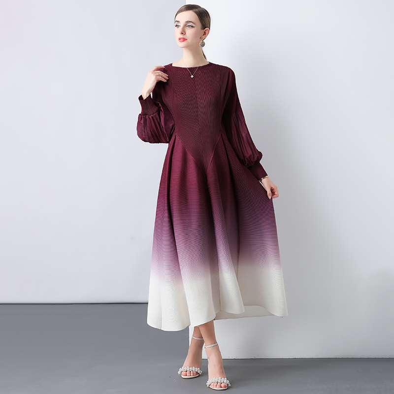 Miyake 2025 European and American cross-border gradient color pleated dress floral bud skirt loose flared sleeve temperament anti-aging dress Miyake 2025 European and American cross-border gradient color pleated dress floral bud skirt loose flared sleeve temperament anti-aging dress