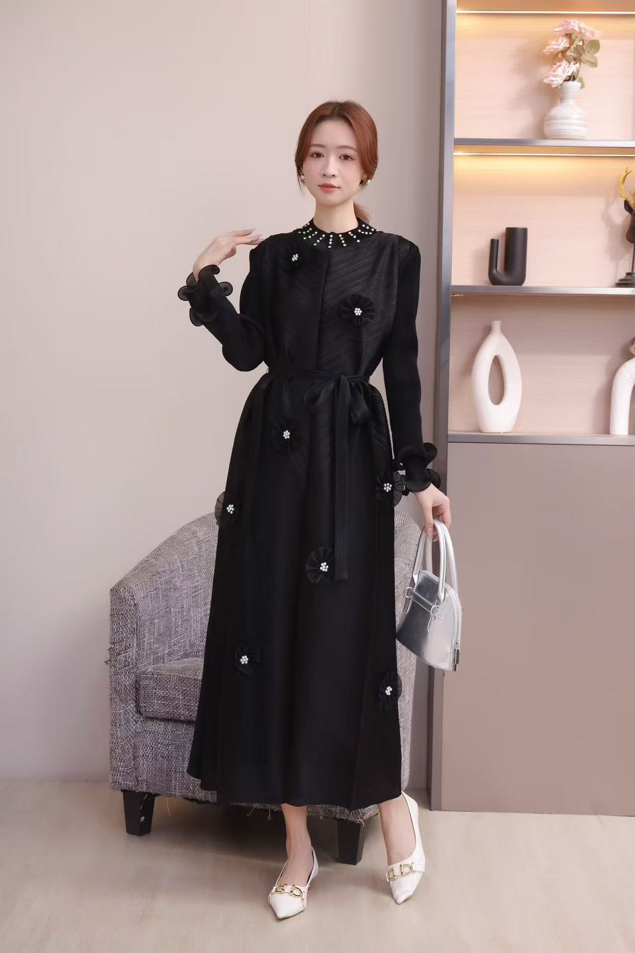 Light mature imperial sister, European and American three house cross-border nail bead three-dimensional flower tie, waist cinching, fungus edge heavy pleated dress Light mature imperial sister, European and American three house cross-border nail bead three-dimensional flower tie, waist cinching, fungus edge heavy pleated dress